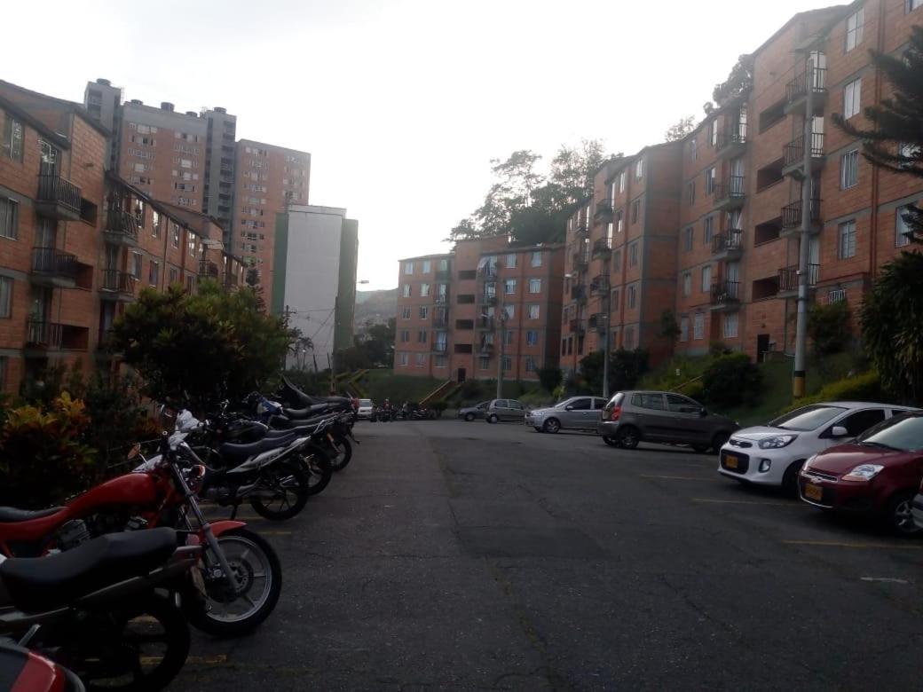 Apartamento 201 Amplio Y Comodo Medellin 90 Mts Екстер'єр фото